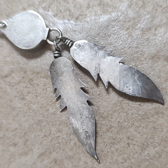 VINTAGE ZUNI MOSAIC INLAY NECKLACE with STERLING SILVER FEATHERS - Picture 3 of 3